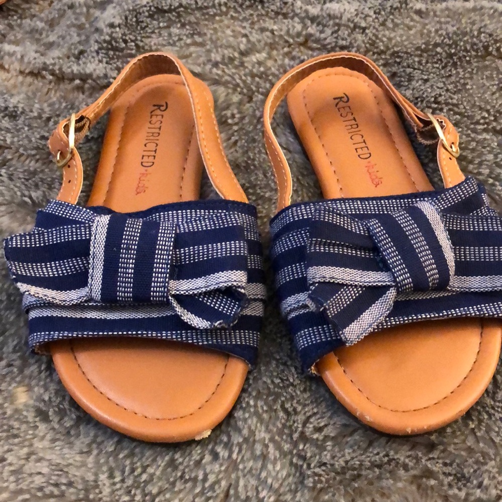 Little Sandals - Picture 2 of 4